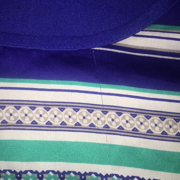 4/$35🌸Limited Multi-color Print Blouse - Picture 6 of 6